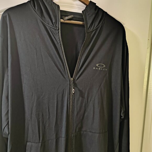 Men's Oakley Lightweight Hooded Jackt - Picture 1 of 4